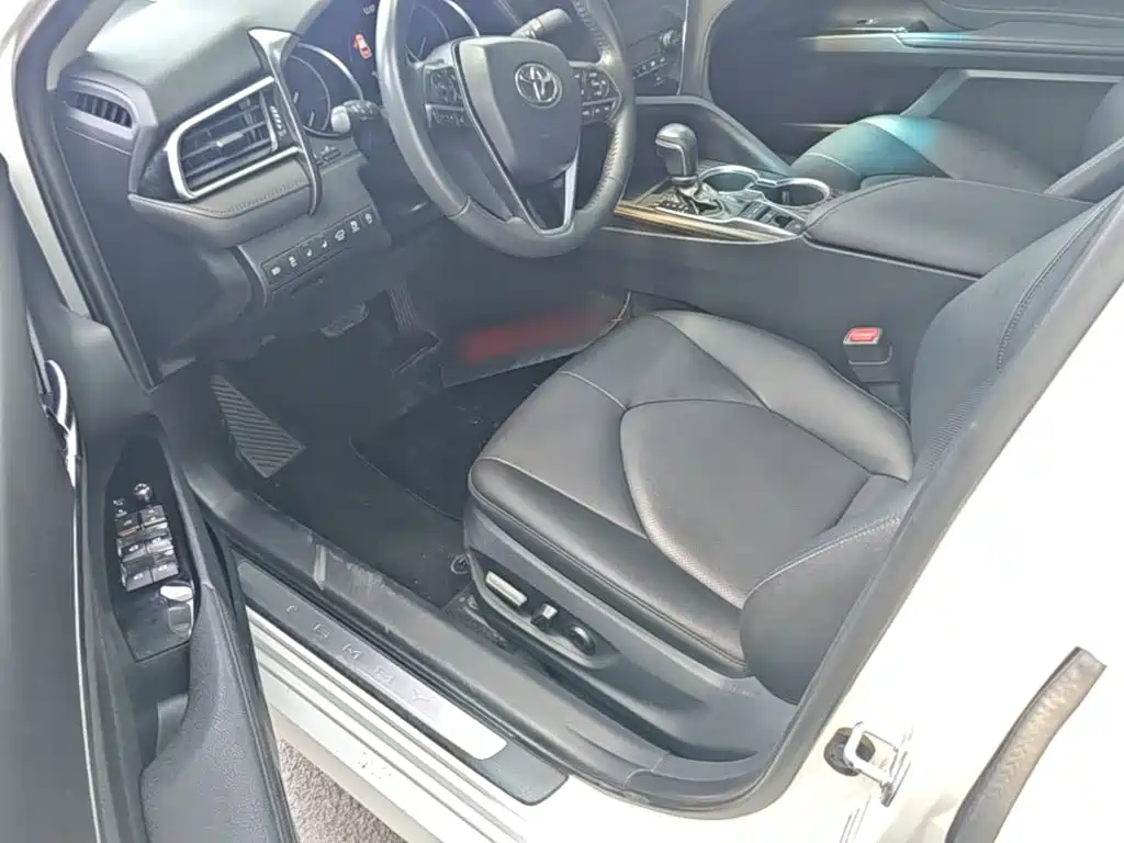 Toyota Camry 2021 — фото 23