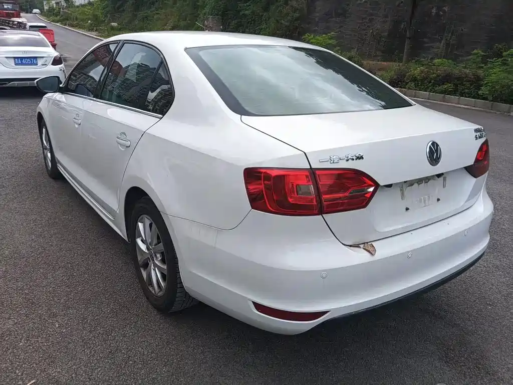 Volkswagen Sagitar 2013