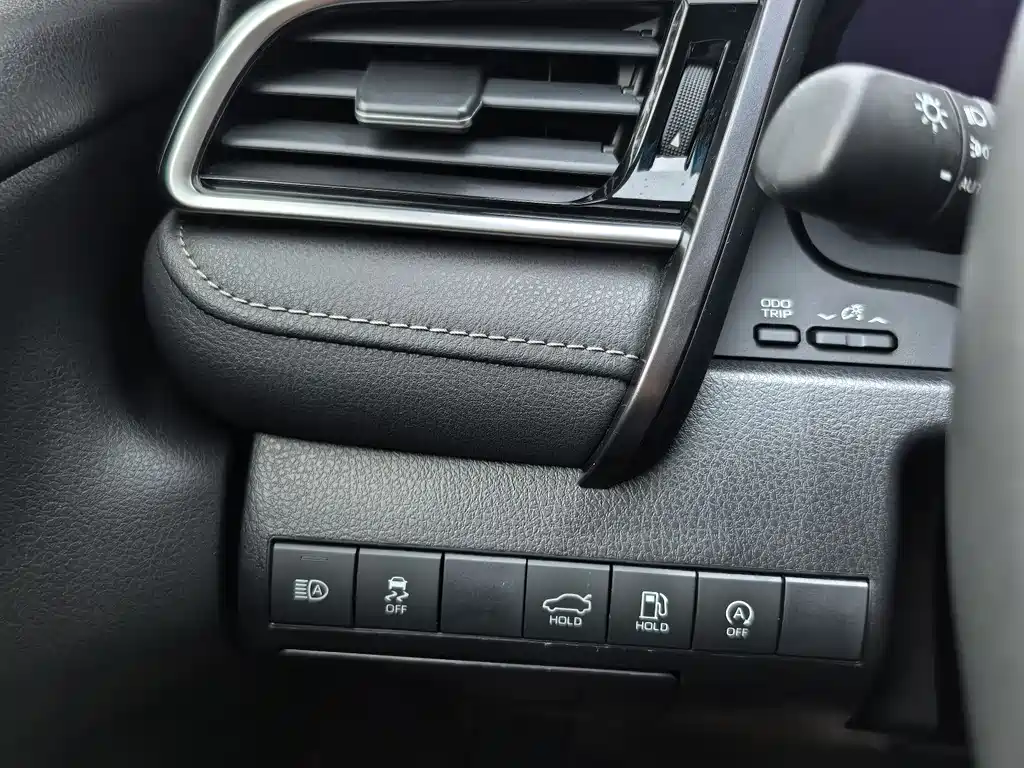 Toyota Camry 2022 — фото 21