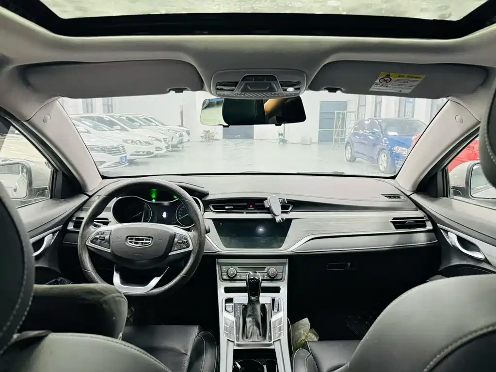 Geely Emgrand 2021