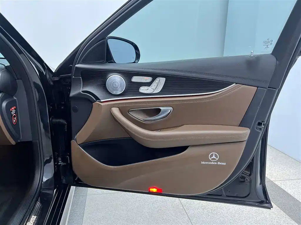 Mercedes-Benz E-Class 2020 — фото 27