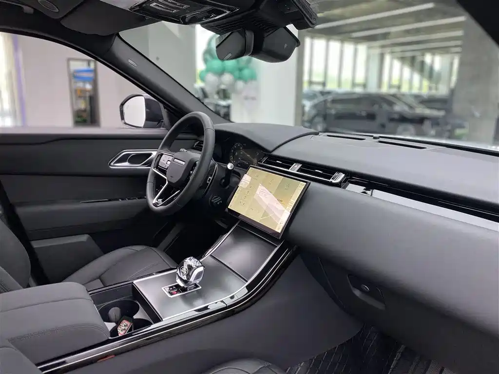 Land Rover Range Rover Velar 2024 — фото 8