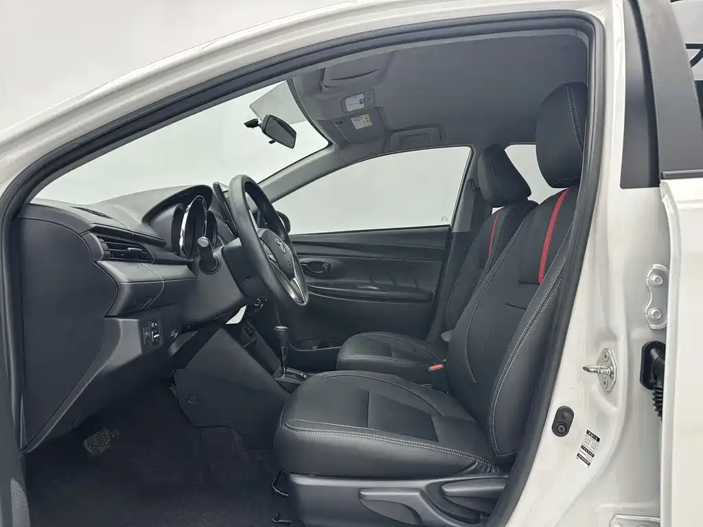 Toyota Yaris L 2022 — фото 5