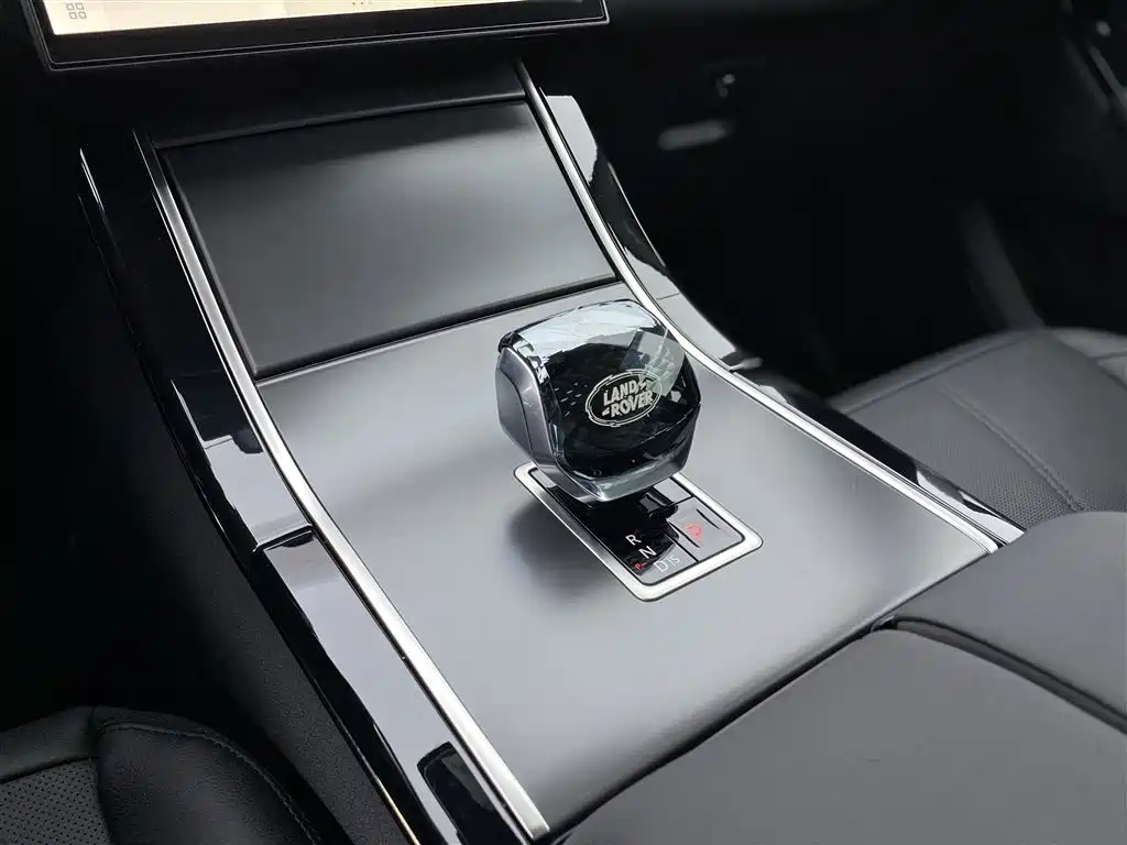 Land Rover Range Rover Velar 2024 — фото 20