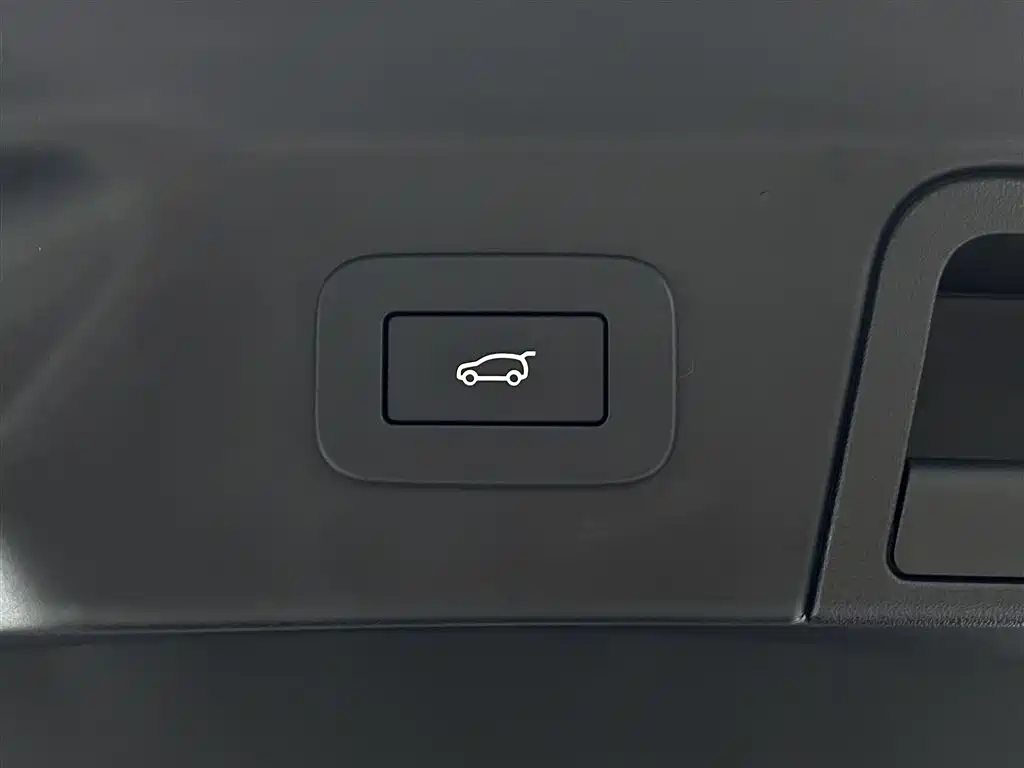 Land Rover Range Rover Velar 2024 — фото 34