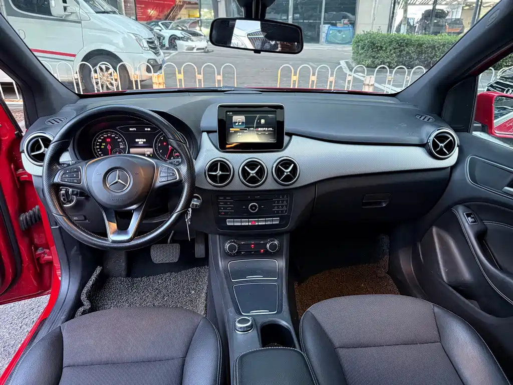 Mercedes-Benz B-Class 2015 — фото 14