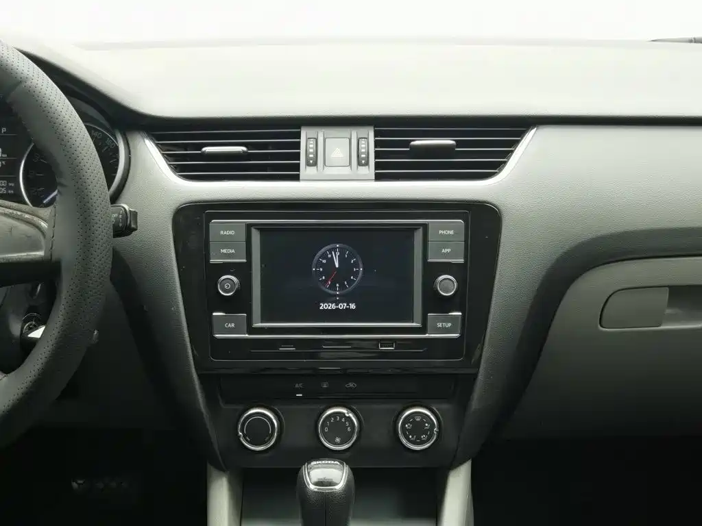 Skoda Octavia 2015 — фото 12