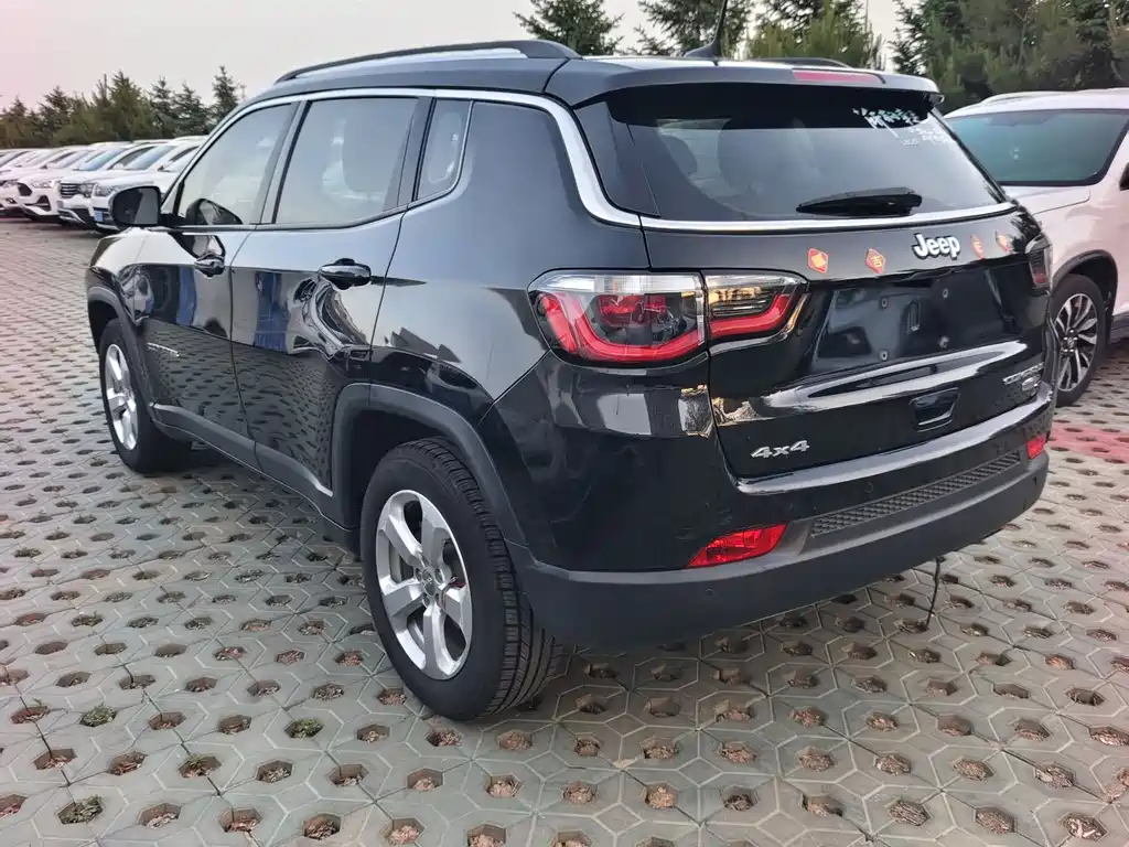 Jeep Compass 2018 — фото 9