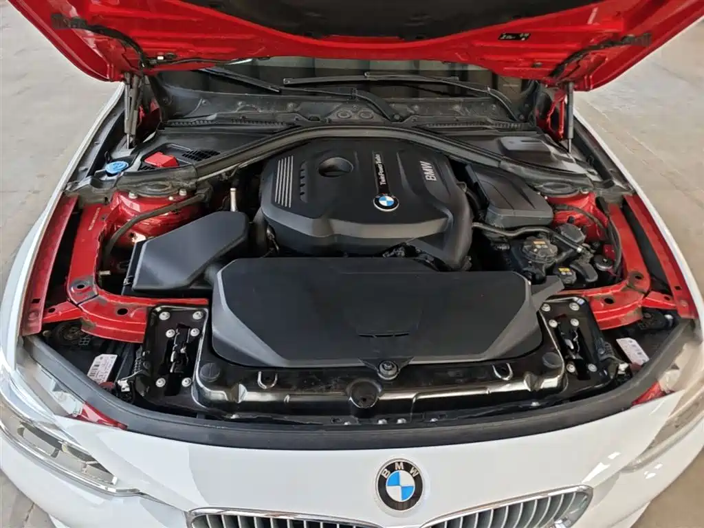 BMW 3 Series 2018 — фото 20