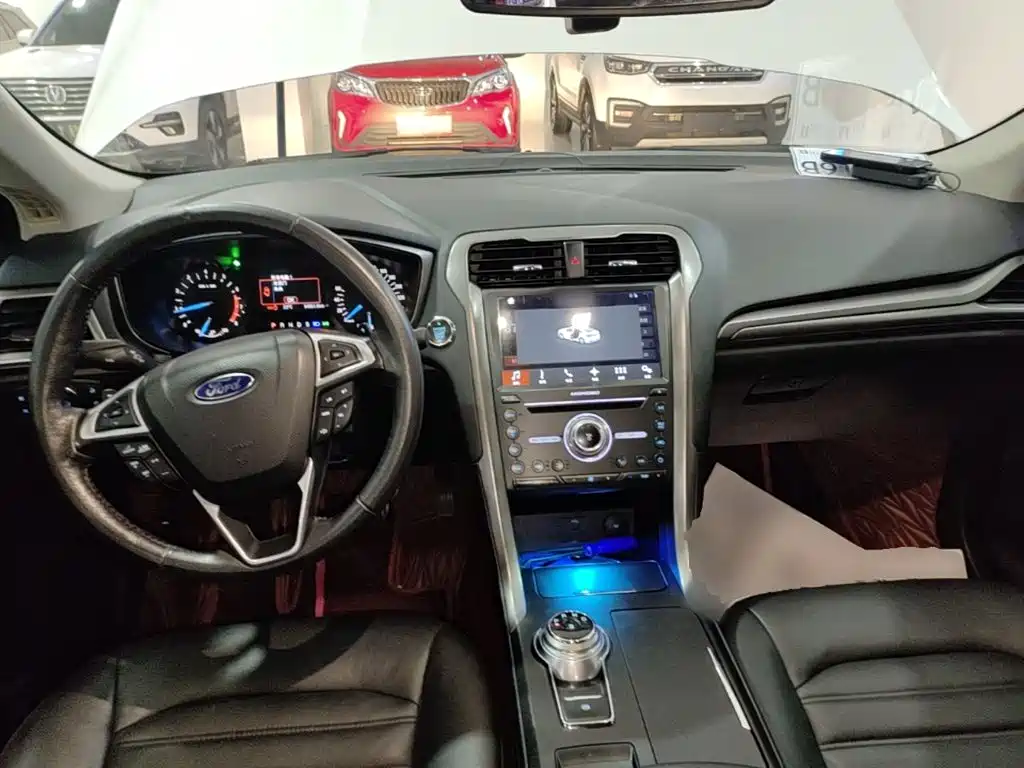 Ford Mondeo 2017 — фото 10