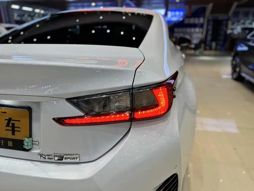 Lexus RC 2016 — фото 11