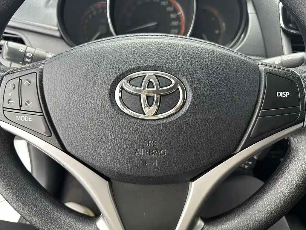 Toyota Yaris L 2022 — фото 13