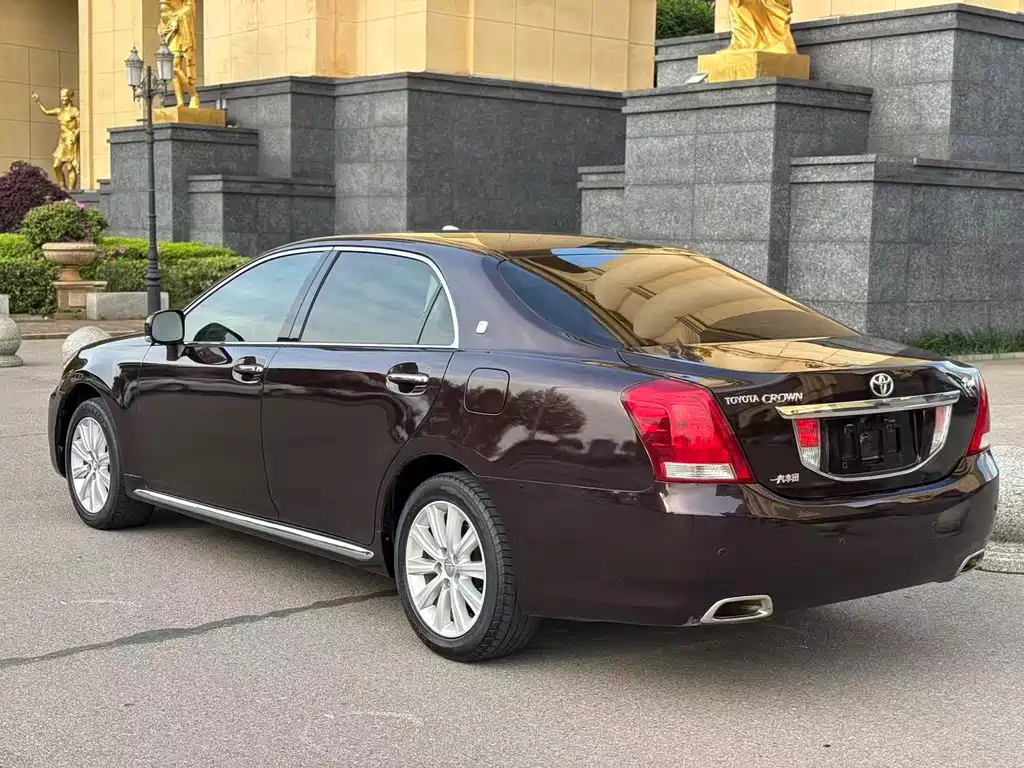Toyota Crown 2012 — фото 3