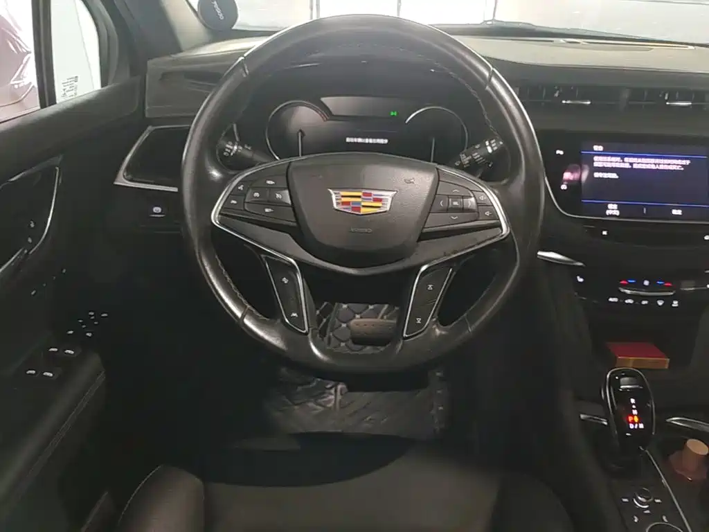 Cadillac XT5 2022 — фото 11