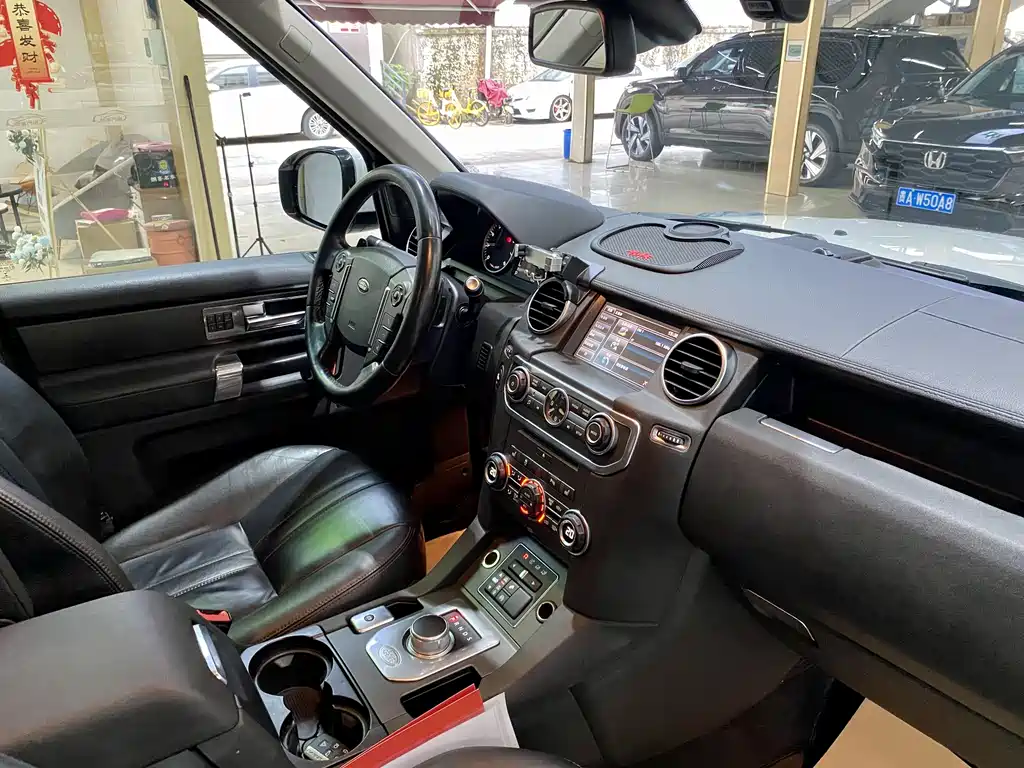 Land Rover Discovery 2014 — фото 16