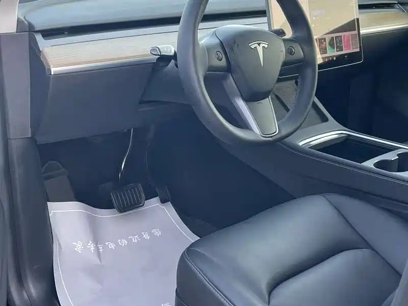 Tesla Model Y 2023 — фото 9