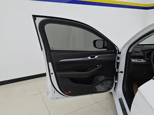 Geely Xingrui 2022