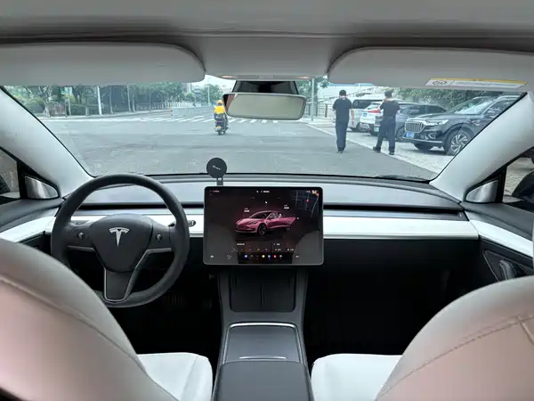 Tesla Model 3 2024