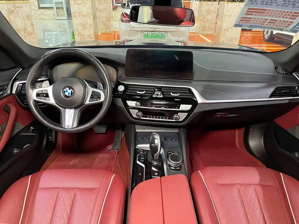 BMW 5 Series 2021 — фото 10
