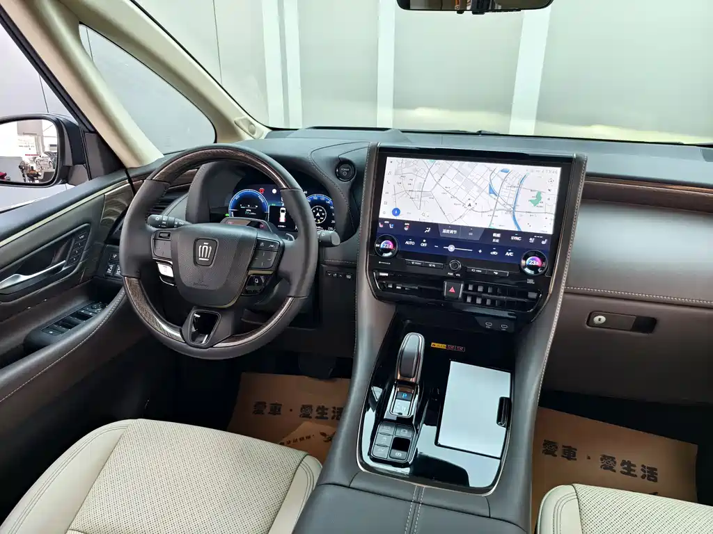 Toyota Vellfire 2023 — фото 15