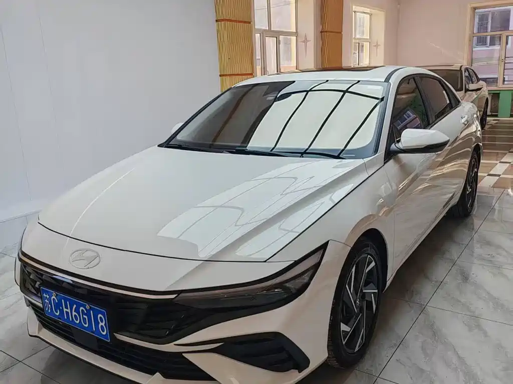 Hyundai Elantra 2023 — фото 2