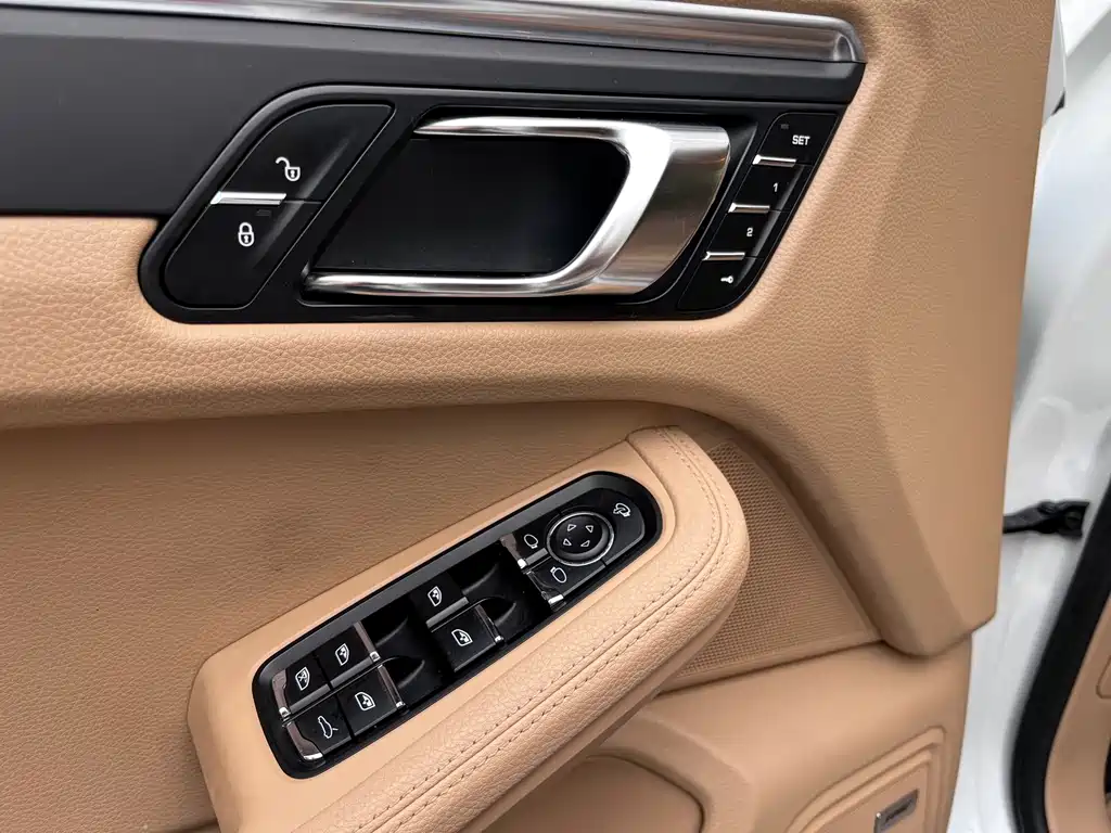 Porsche Macan 2016 — фото 15