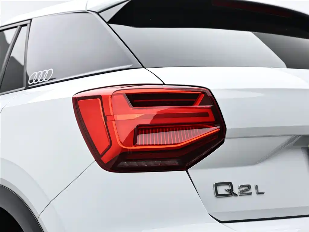 Audi Q2L 2020 — фото 8