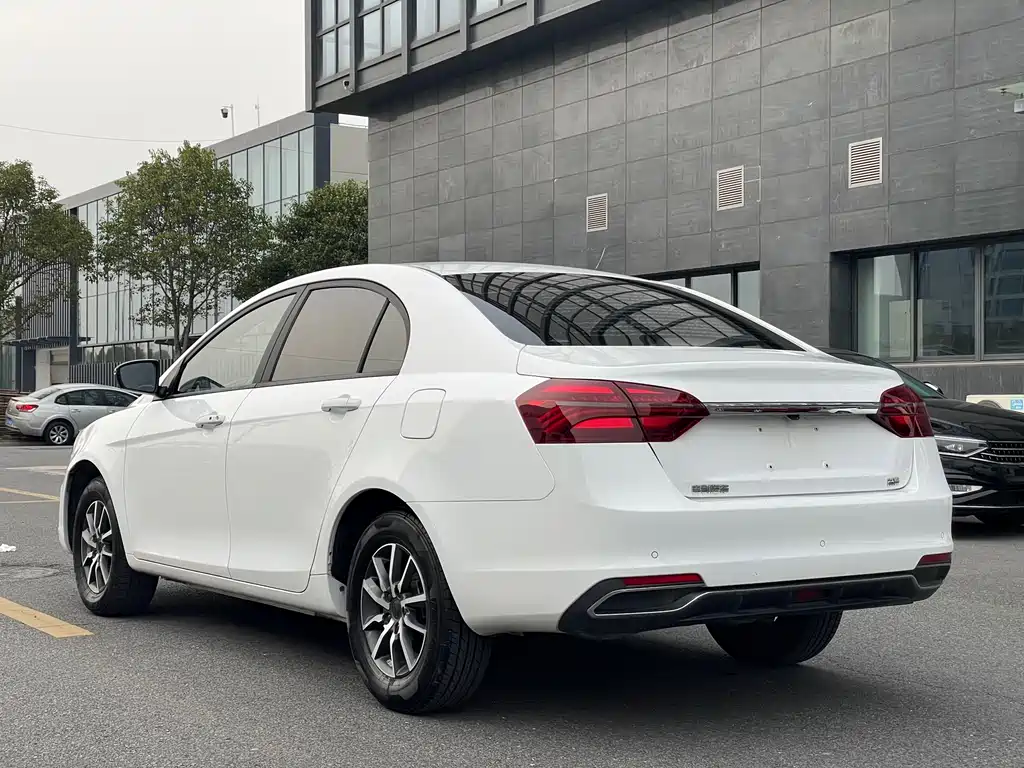 Geely Emgrand 2020 — фото 14