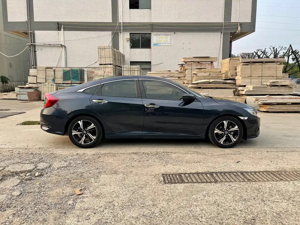 Honda Civic 2018 — фото 4