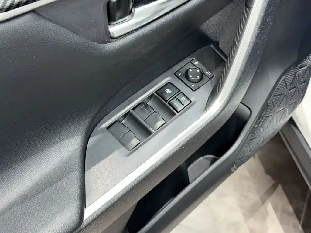 Toyota RAV4 2020 — фото 14