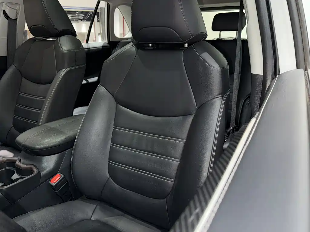 Toyota RAV4 2020 — фото 17