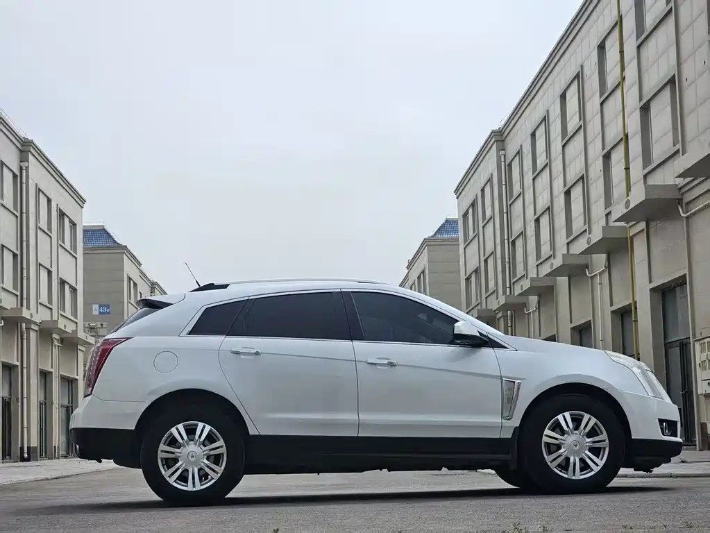 Cadillac SRX 2015 — фото 8