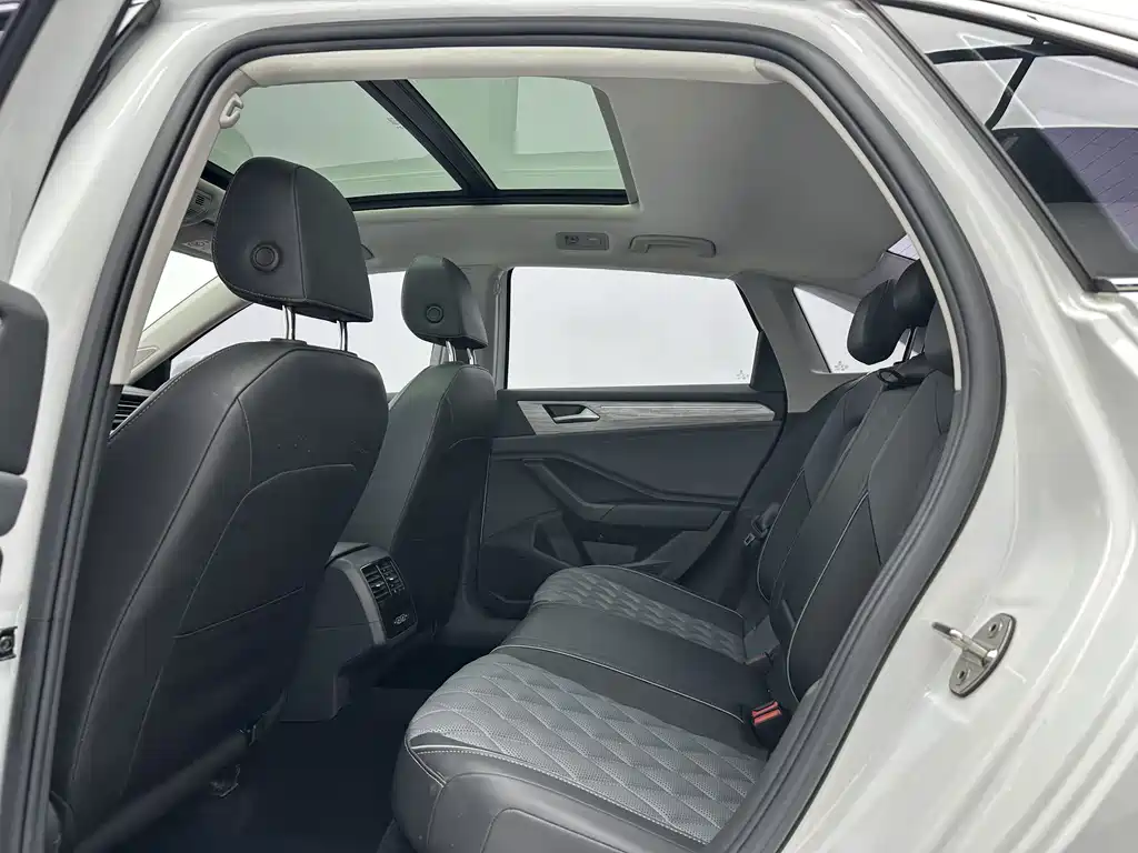 Volkswagen Sagitar 2022