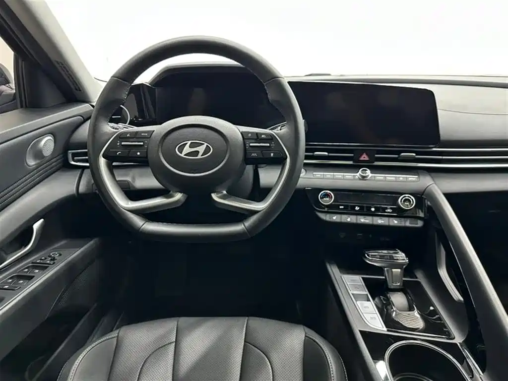 Hyundai Elantra 2024 — фото 10