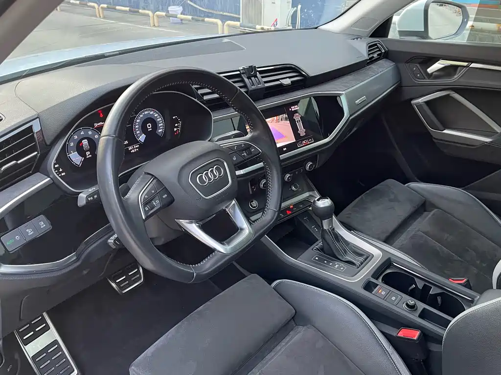 Audi Q3 2021 — фото 12