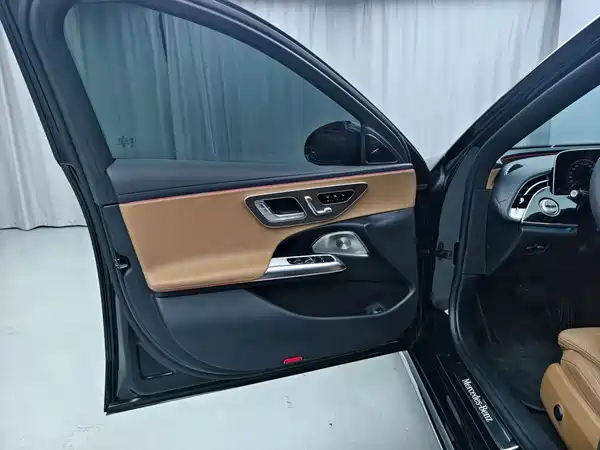 Mercedes-Benz E-Class 2024