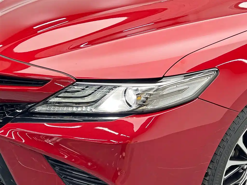 Toyota Camry 2018 — фото 9