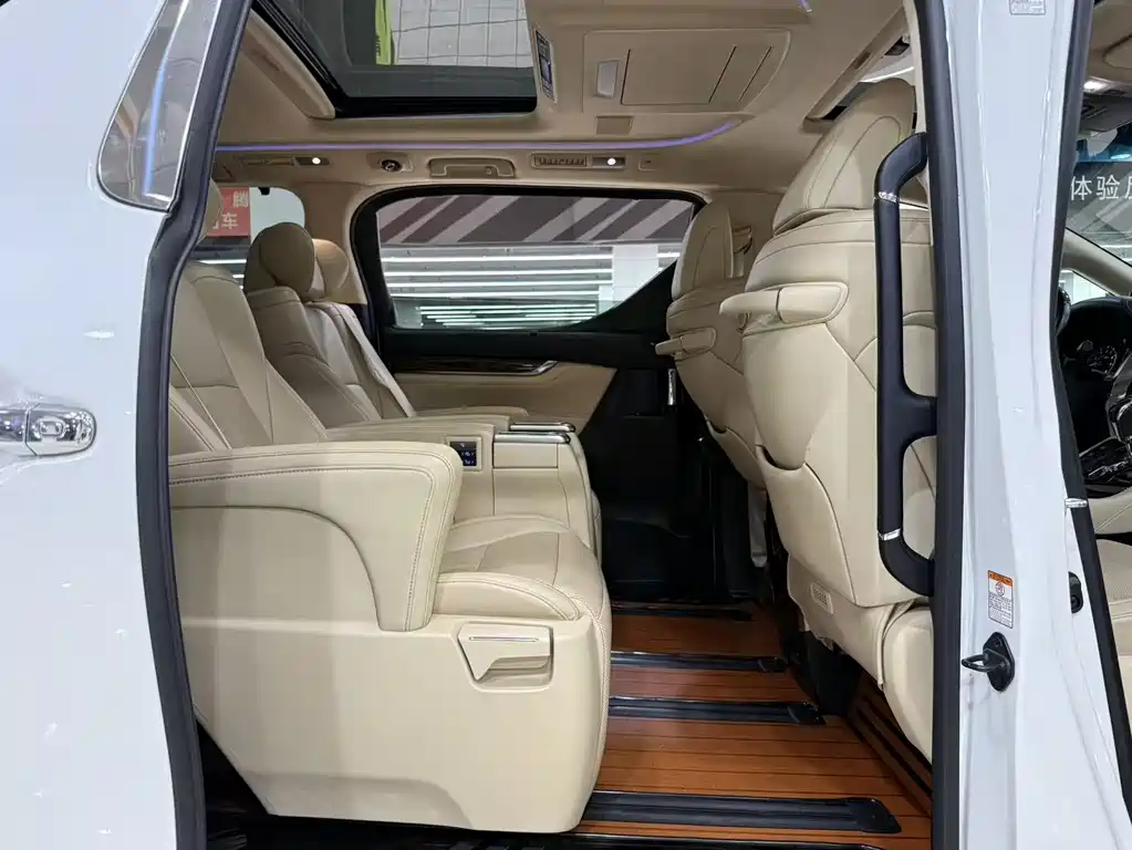 Toyota Alphard 2019 — фото 17