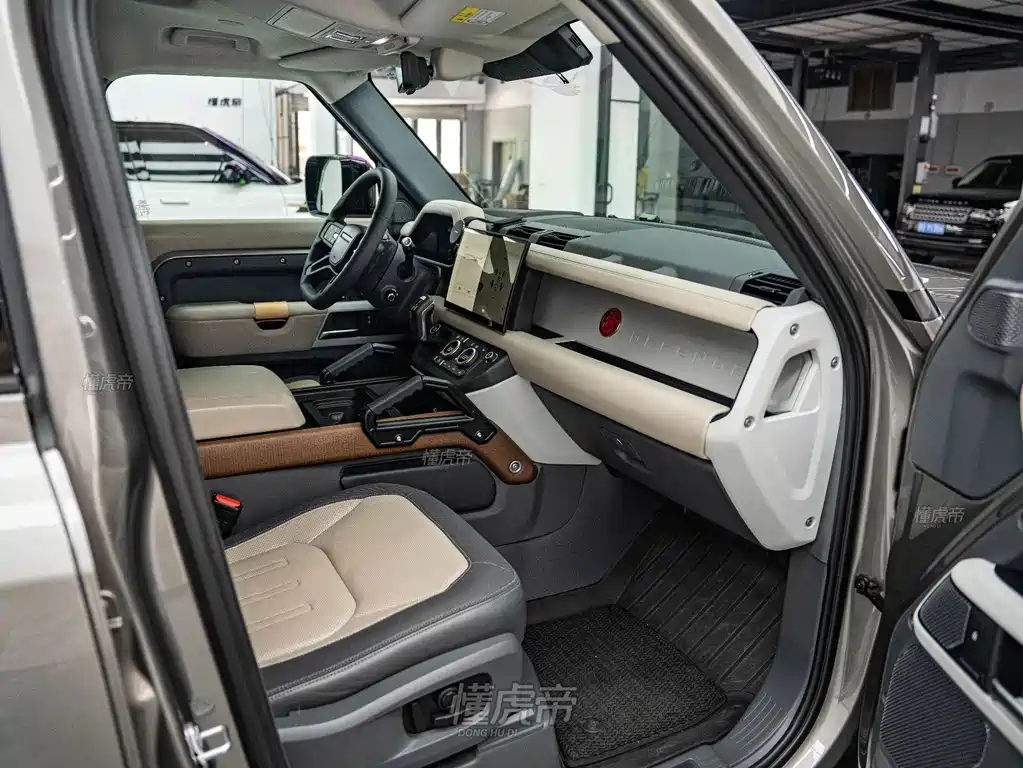 Land Rover Defender 2021 — фото 14