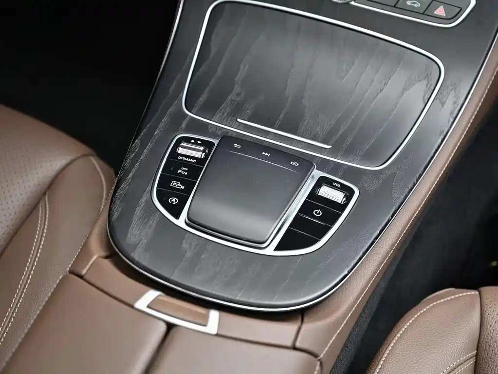 Mercedes-Benz E-Class 2020 — фото 15