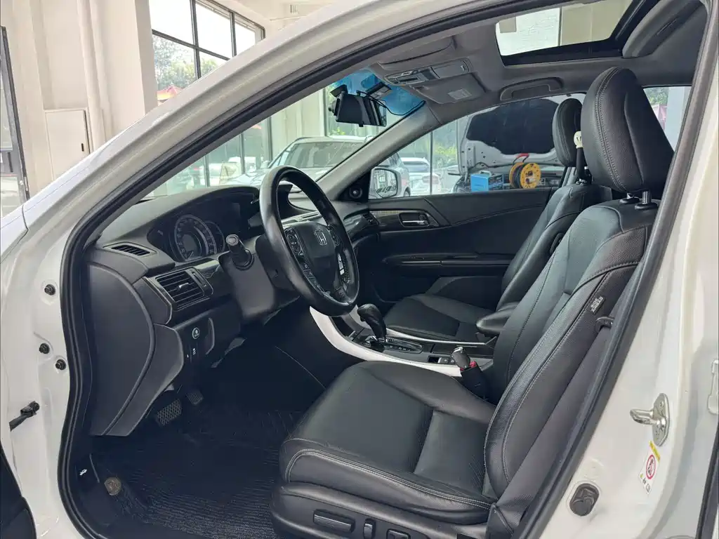 Honda Accord 2015 — фото 8