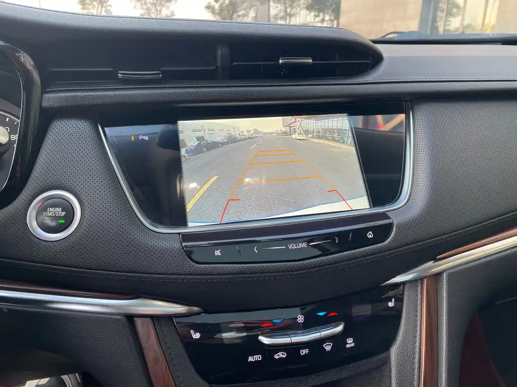 Cadillac XT5 2018 — фото 10