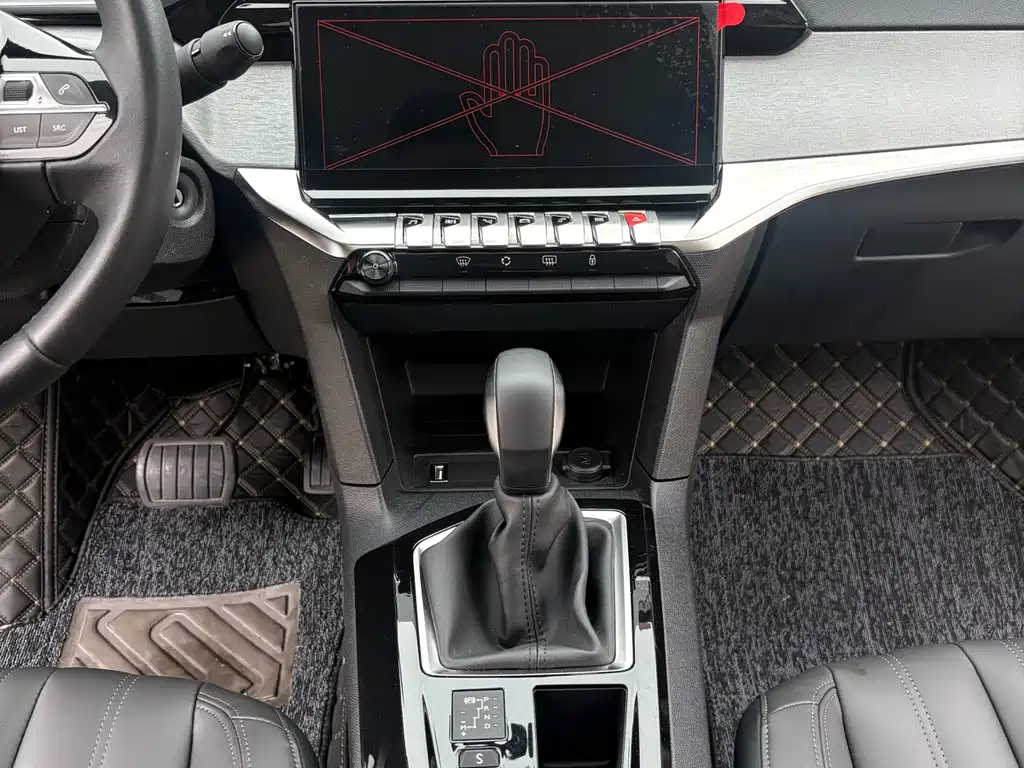 Peugeot 408 2023 — фото 13