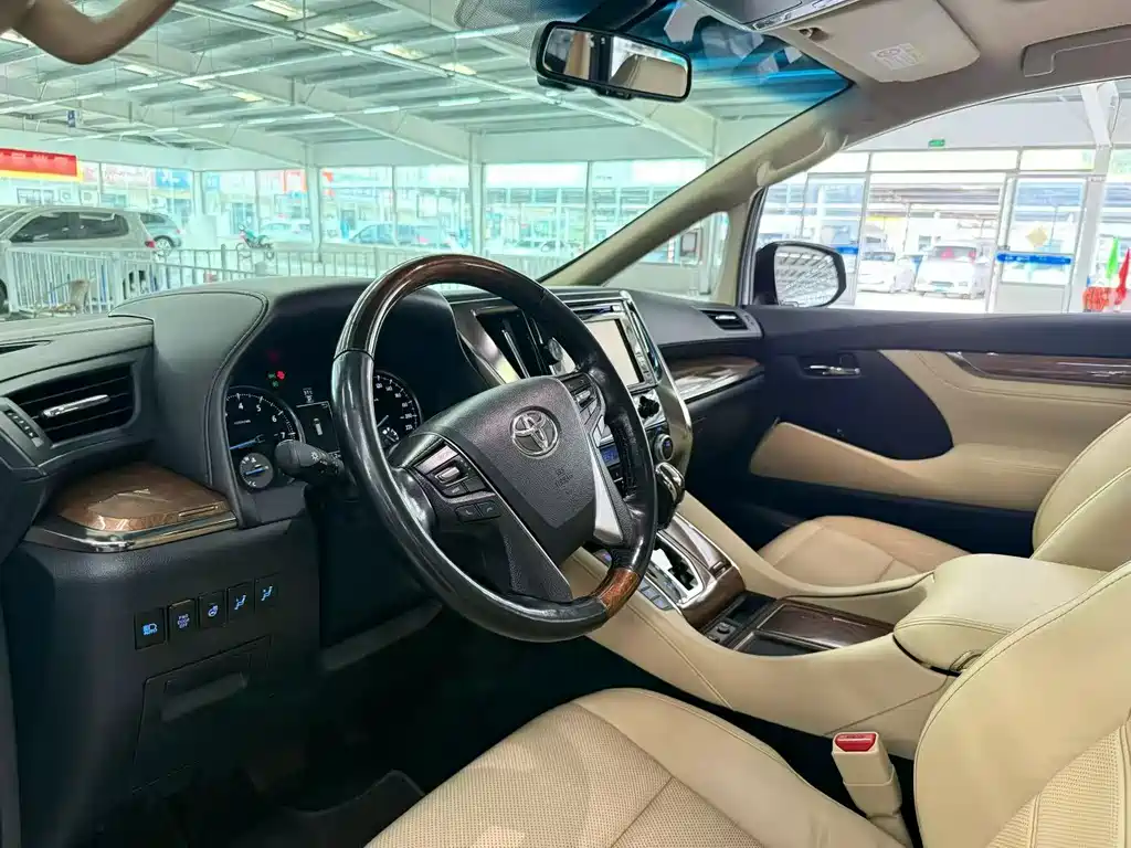 Toyota Alphard 2017 — фото 2
