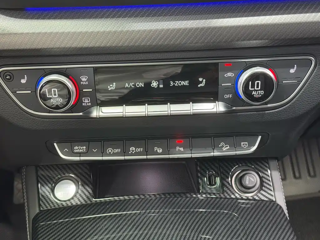 Audi Q5L 2021 — фото 11
