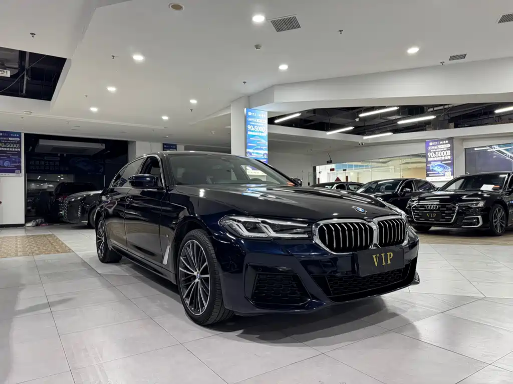 BMW 5 Series 2022 — фото 1