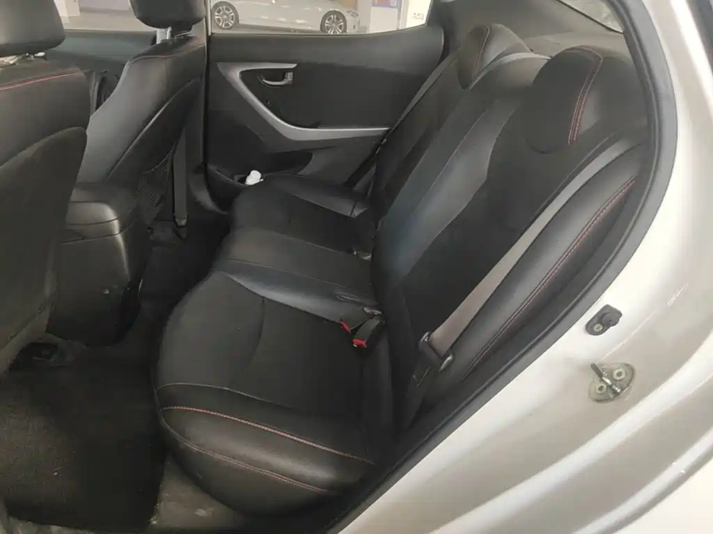 Hyundai Elantra Langdong 2018 — фото 17