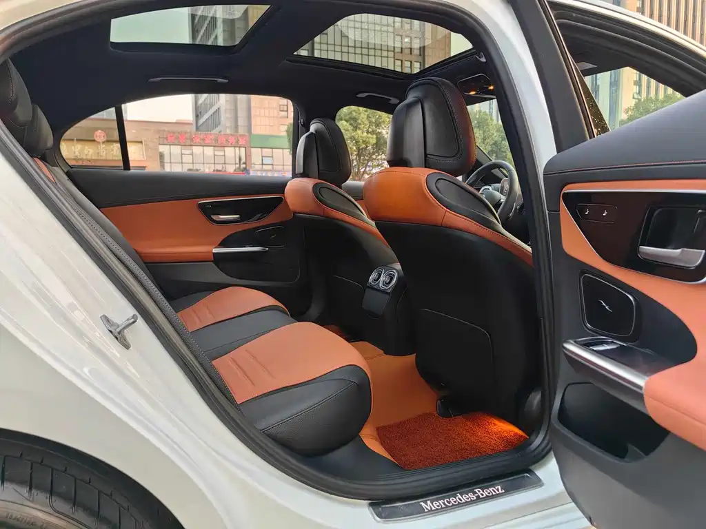 Mercedes-Benz C-Class 2023 — фото 11