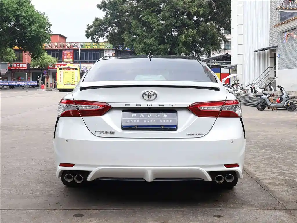 Toyota Camry 2022 — фото 8