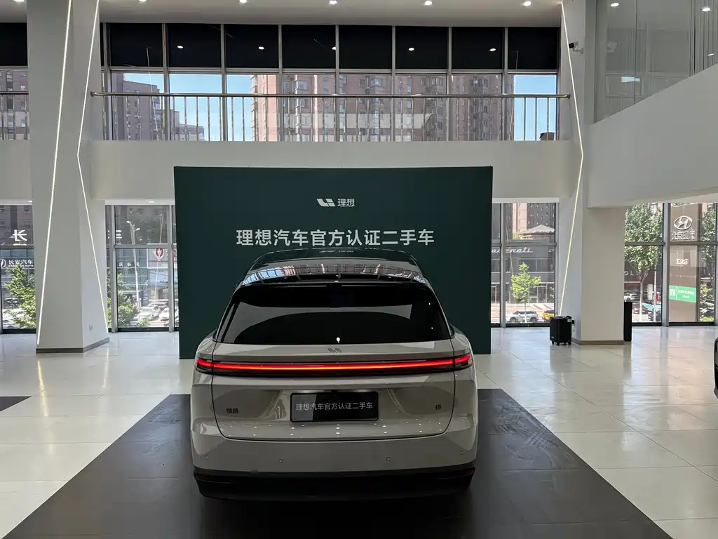 Li Auto i8 2025 — фото 10